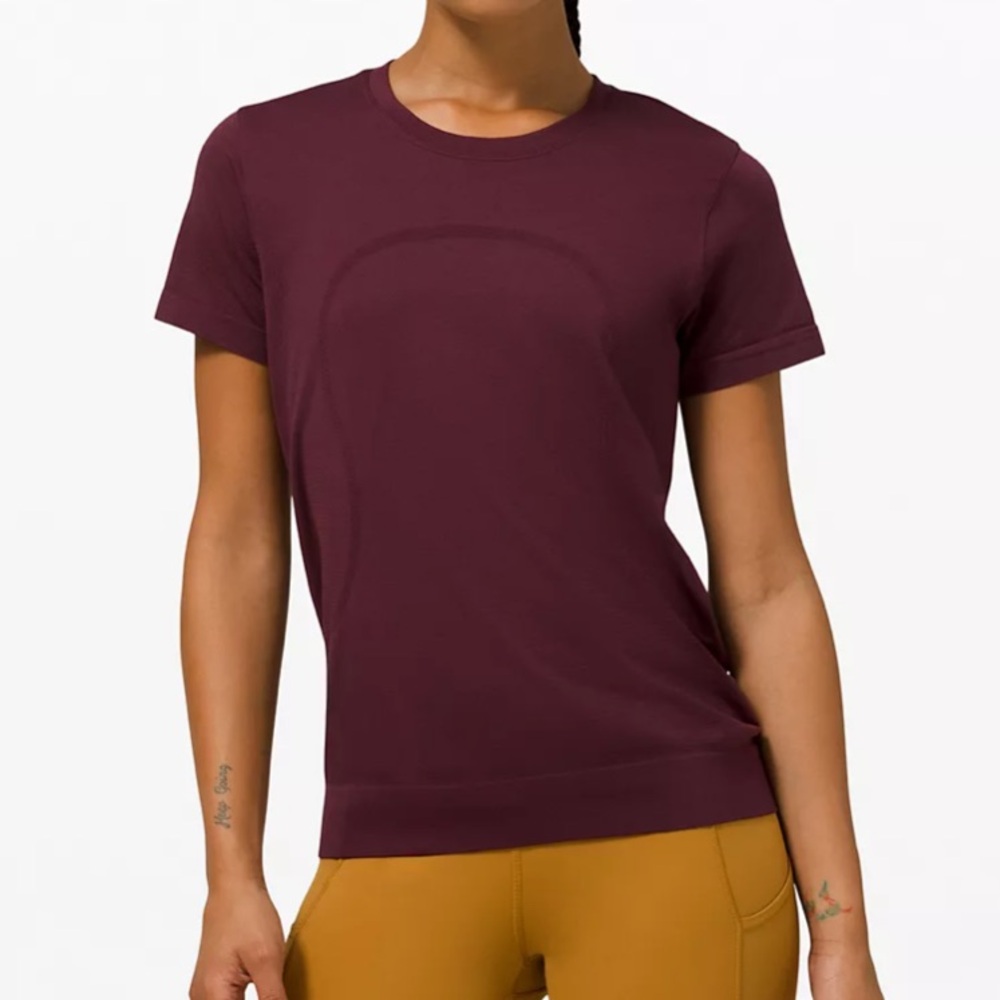Lululemon Swiftly Breathe Short
Sleeve Cassis Size 4